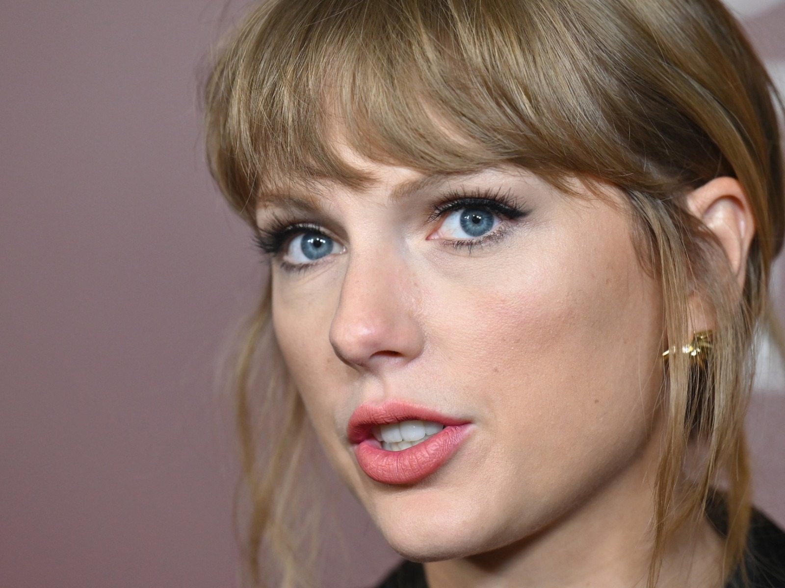 Taylor Swift ha sido vinculada con el deportista Travis Kelce y fueron vistos juntos tras un partido en la ciudad de Kansas (Foto: AFP)