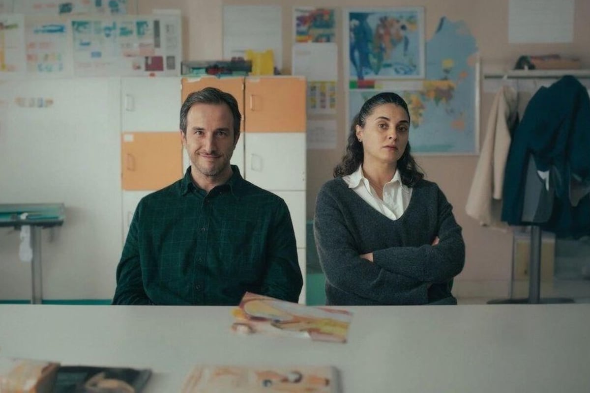 Aslıhan Gürbüz y Fatih Artman protagonizan un "Un fuerte aplauso" (Foto: Netflix)