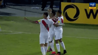 Selección Peruana: la mala reacción de hinchas paraguayos tras gol de Cueva [VIDEO]