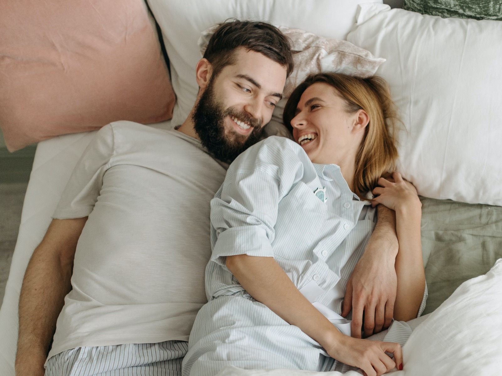 FRASES DE AMOR | Uno de estos mensajes de buenos días te ayudarán este martes 03 de octubre, Día del Novio en México, para que tu pareja sienta todo tu romanticismo. (Foto: Pavel Danilyuk / Pexels)