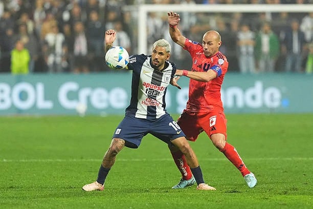 Marcelo Díaz, capitán de la U. de Chile, se pierde el duelo de vuelta ante Alianza Lima. (Foto: Getty Images)
