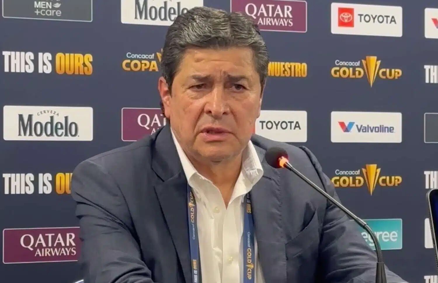 EL "Flaco" Tena en conferencia de prensa