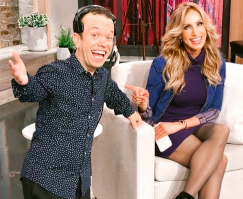 Junto a Lili Estefan en el panel de "El Gordo y la Flaca" (Foto: Carlitos el productor / Instagram)