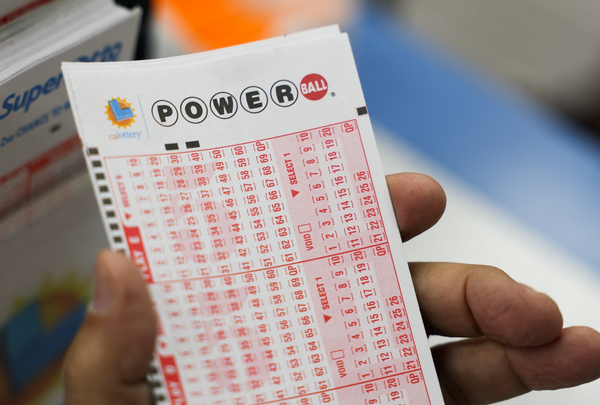 MIAMI, FLORIDA (EE.UU.), 21/01/2026.- ¿Quién ganó el Powerball en vivo hoy, 21/01/2026? Resultados y números ganadores del sorteo en los Estados Unidos. FOTO DE PATRICK T. FALLON PARA AFP
