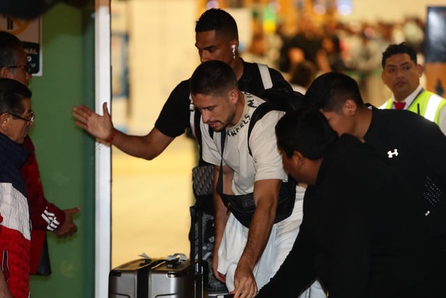 Santiago Ormeño y Anderson Santamaría arribaron a la capital del país para unirse a la Selección Peruana. (Foto: Jesús Saucedo / @photo.gec)
