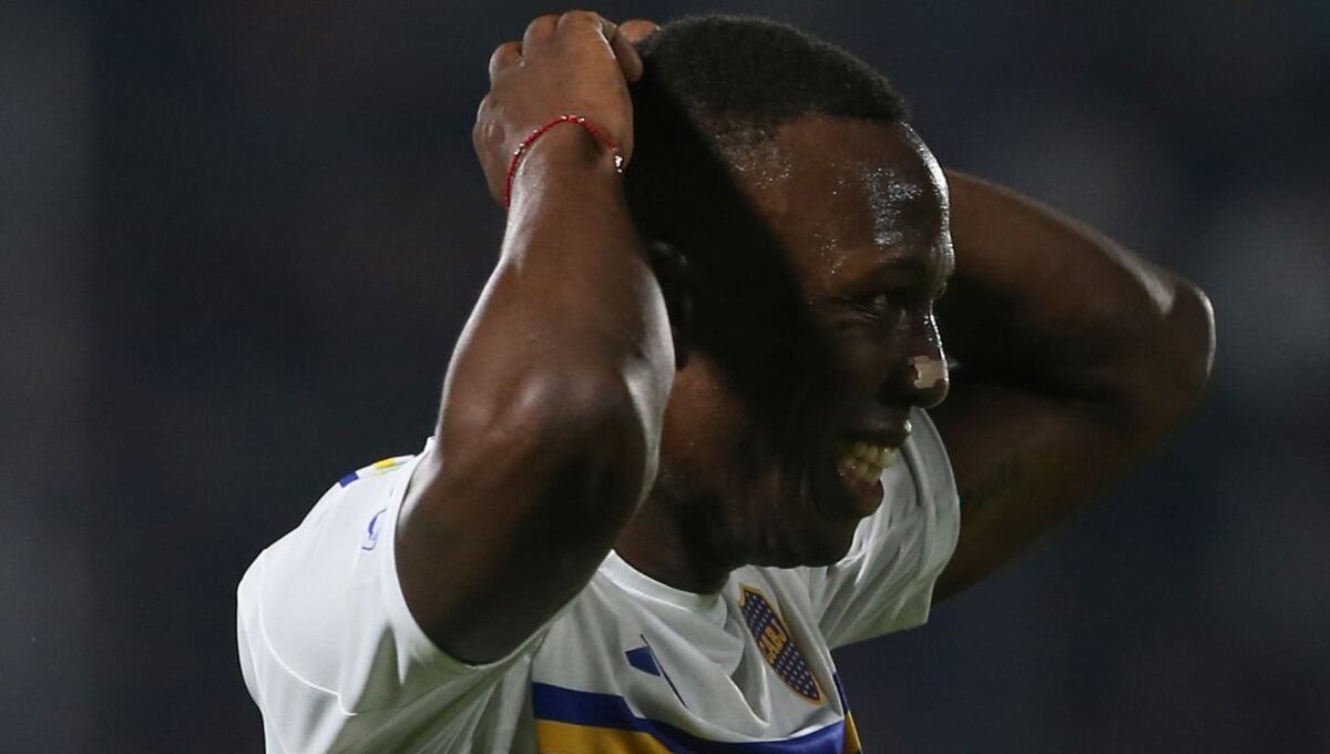 Luis Advíncula tiene contrato con Boca Juniors hasta finales del 2026. (Foto: Getty Images)