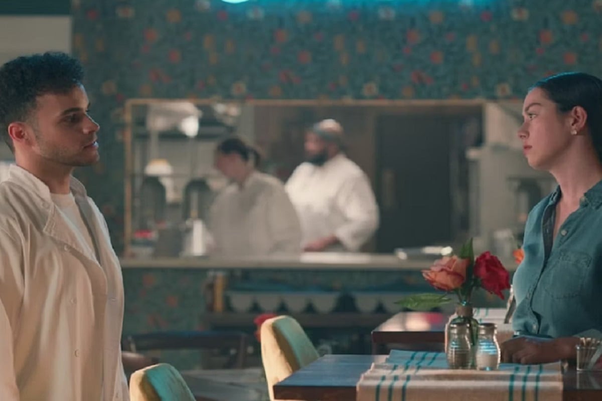 Issac hablando con Annie en la tercera temporada de "Dulces Magnolias" (Foto: Netflix)