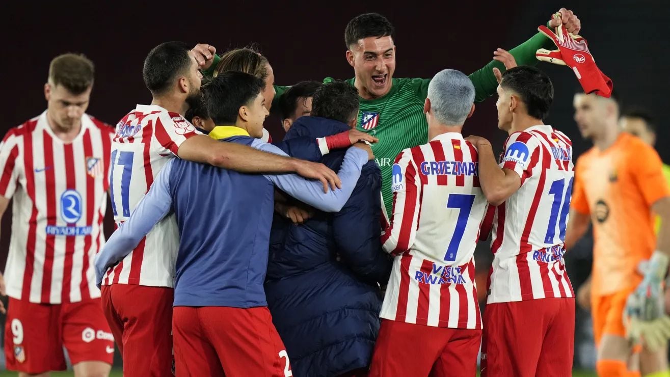 En la última visita del Atlético de Madrid al Camp Nou fue goleada culé, pero clasificación colchonera. (Foto: EFE)
