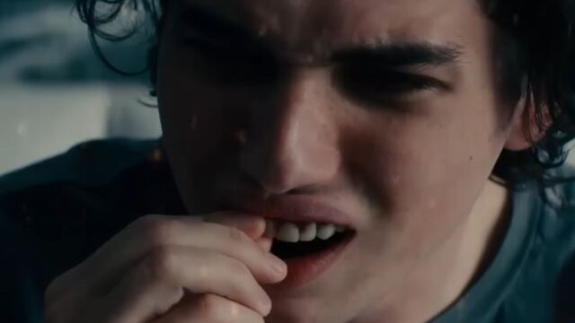 La escena de los dientes de Archie en “Leave the World Behind” es más aterradora en el libro: por qué razón