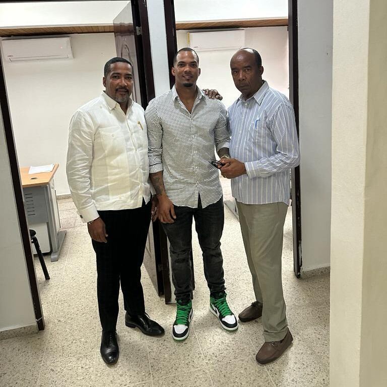 Franco acudió al Ministerio Público acompañado de sus abogados Teodosio Jáquez Encarnación y Francisco Rodríguez Consoró (Foto: ESPN República Dominicana / Instagram)