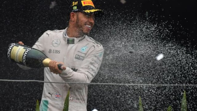 Lewis Hamilton ganó Gran Premio de Brasil y sigue en pelea por título mundial
