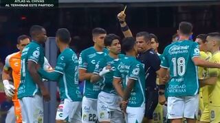 Árbitro Fernando Hernández le da un rodillazo en los testítulos a jugador del León [VIDEO]