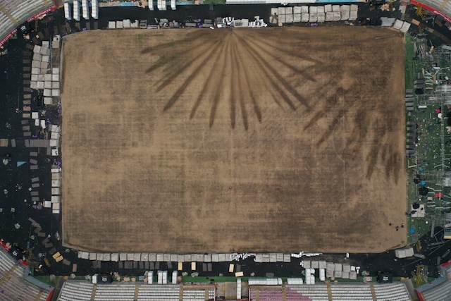 Las lamentables condiciones en las que se encuentra el gramado del Estadio Nacional. (Foto: Julio Reaño / GEC)