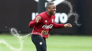Selección Peruana: Jefferson Farfán afina la puntería anotando gol olímpico (VIDEO)