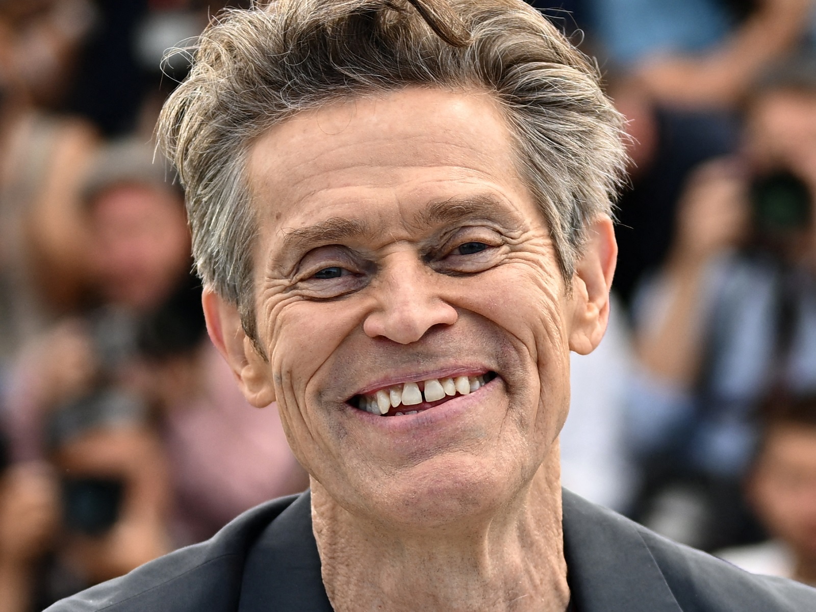 Willem Dafoe interpreta a Wolf Jackson, un detective no-muerto, en la secuela de "Beetlejuice" (Foto: Loic Venance / AFP)