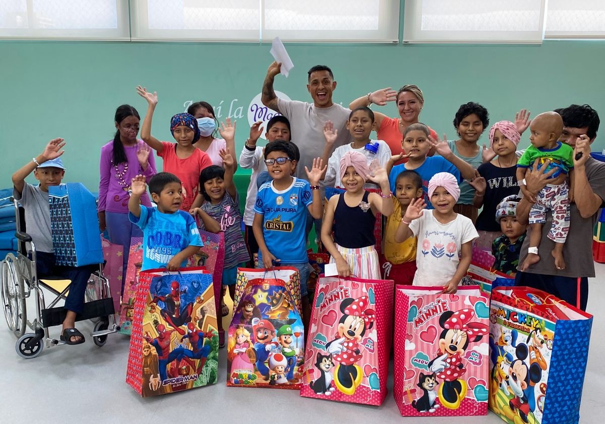 Yoshimar Yotún visitó el albergue de la Casa Magia. (Foto: Difusión)
