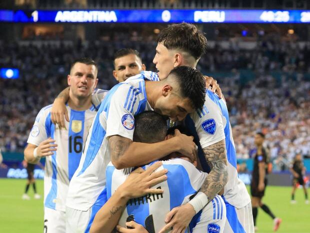 Argentina clasificó en primer lugar del grupo que compartió con Chile, Perú y Canadá. (Foto: EFE)