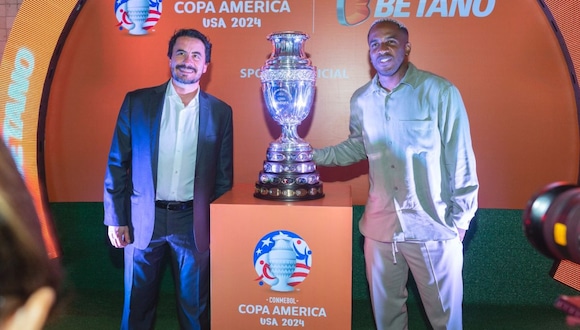 La jornada contó con la presencia del trofeo de la Copa América y Jefferson Farfán. (Foto: Difusión)