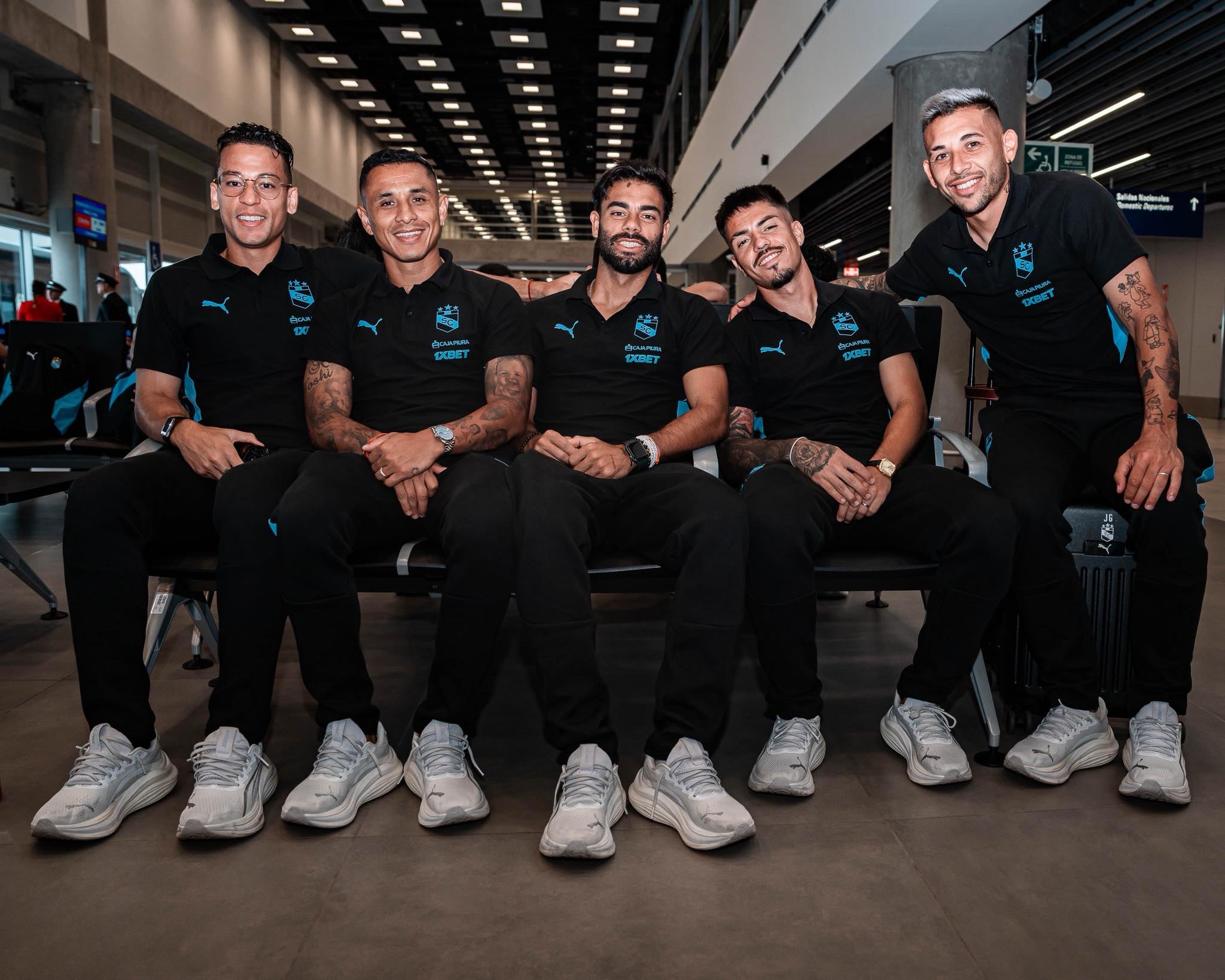 El plantel celeste viajó este lunes hacia Paraguay. (Foto: Sporting Cristal)