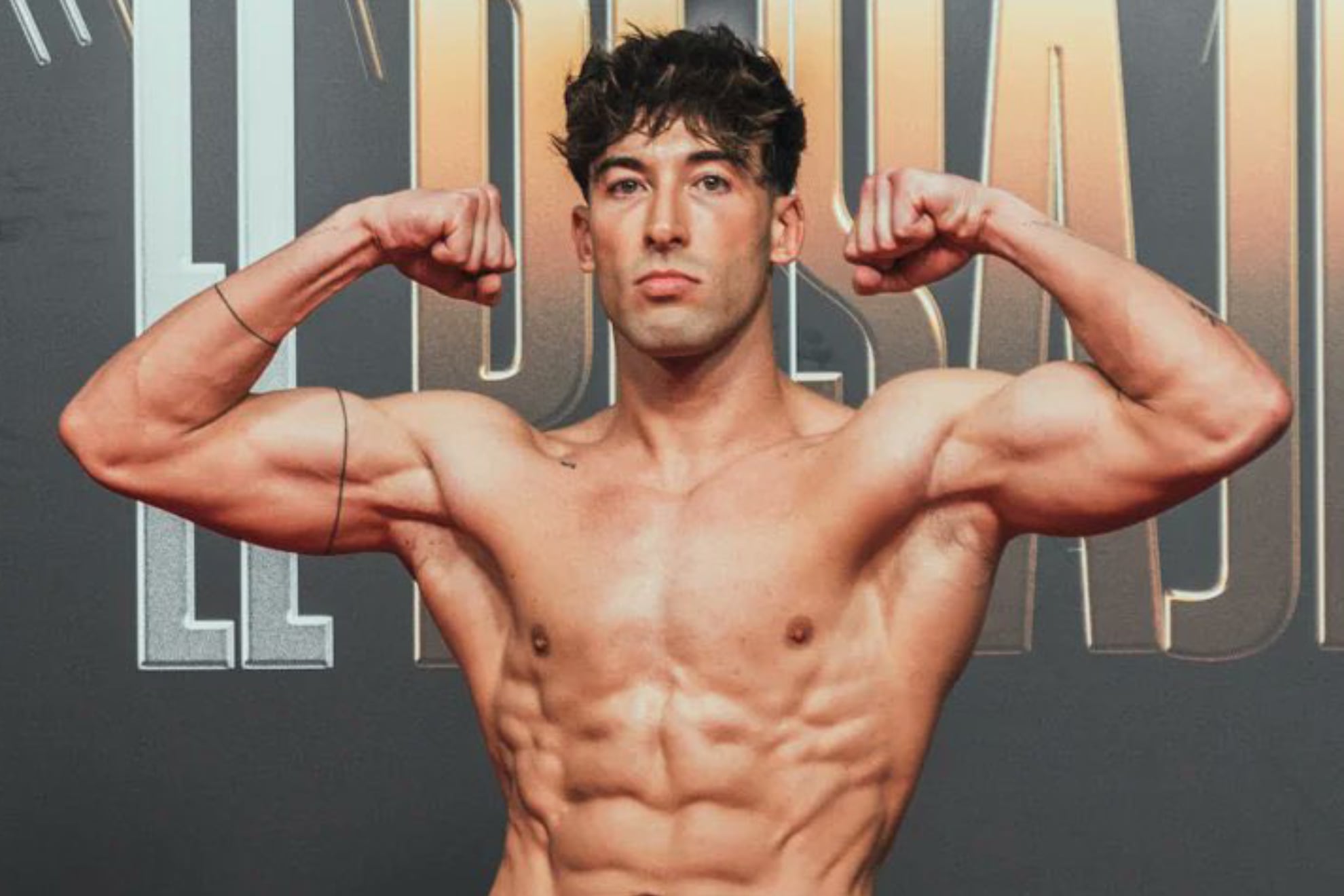 Viruzz tuvo que retirarse de la Velada del Año 3 por una lesión en el ojo. Foto: Twitch