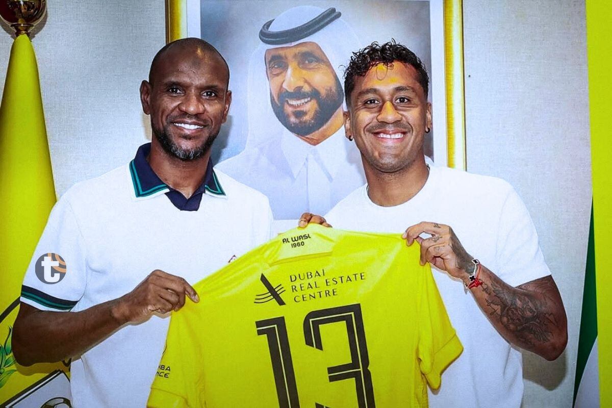 Renato Tapia toma su nueva camiseta por las próximas dos temporadas (Foto: @alwaslsc)