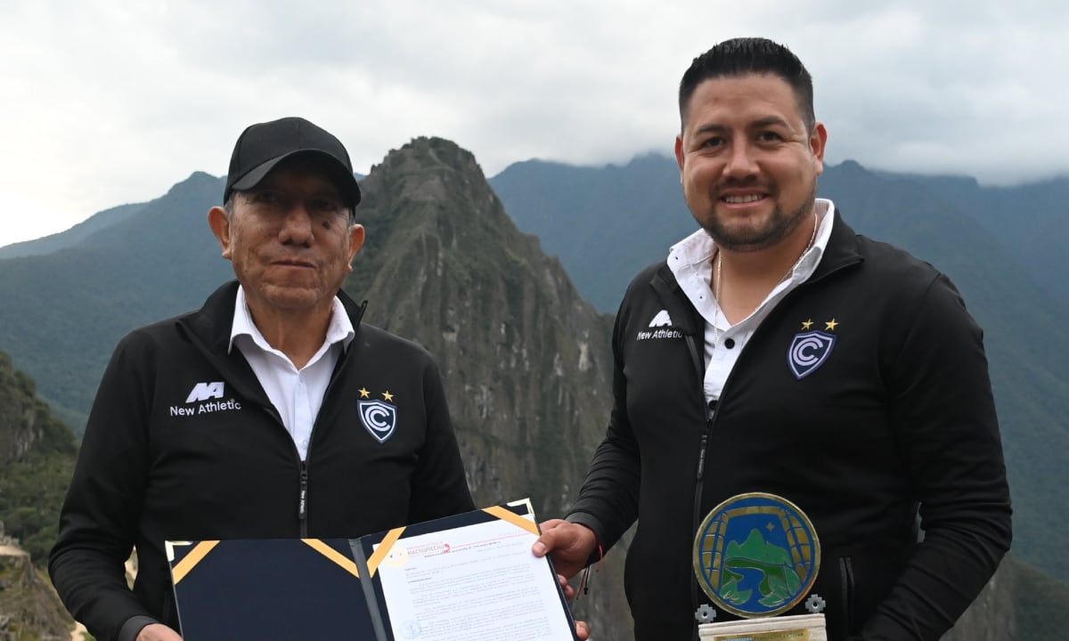 Zoe Ganoza (derecha) es el gerente deportivo de Cienciano. (Foto: Cienciano)