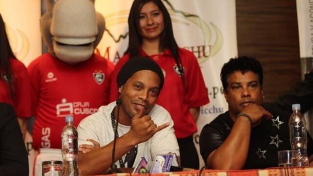 Ronaldinho quedó sorprendido con narración en quechua de un gol suyo