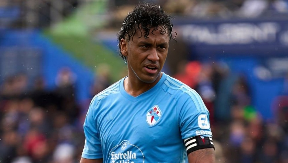 Renato Tapia y el parte médico que publicó Celta de Vigo. (Foto: Getty Images)