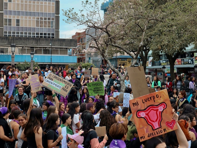 "Los extremistas han demostrado lo que más les asusta. Una chica con un libro". - Malala Yousafzai. | Crédito: Foto de Andrea Chacón en Unsplash / Composición Depor