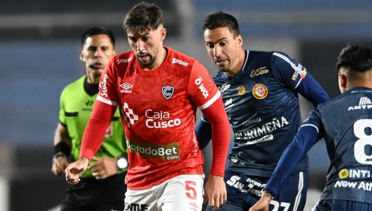 Santiago Arias tiene contrato con Cienciano hasta finales de esta temporada. ( Foto: Cienciano)