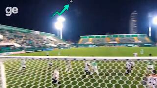 ¡Se elevó solo! Raro efecto de 'balón fantasma' fue visto en el estadio del Chapecoense en un córner