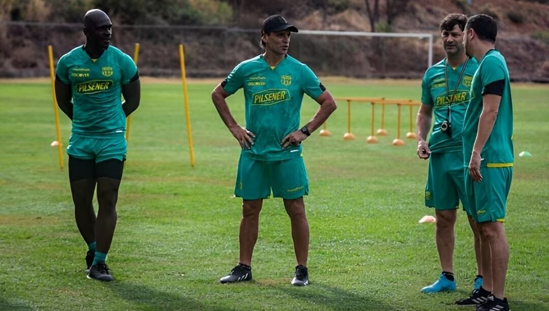 Segundo Castillo y Fabián Bustos trabajaron juntos en Barcelona SC. (Foto: Getty Images)