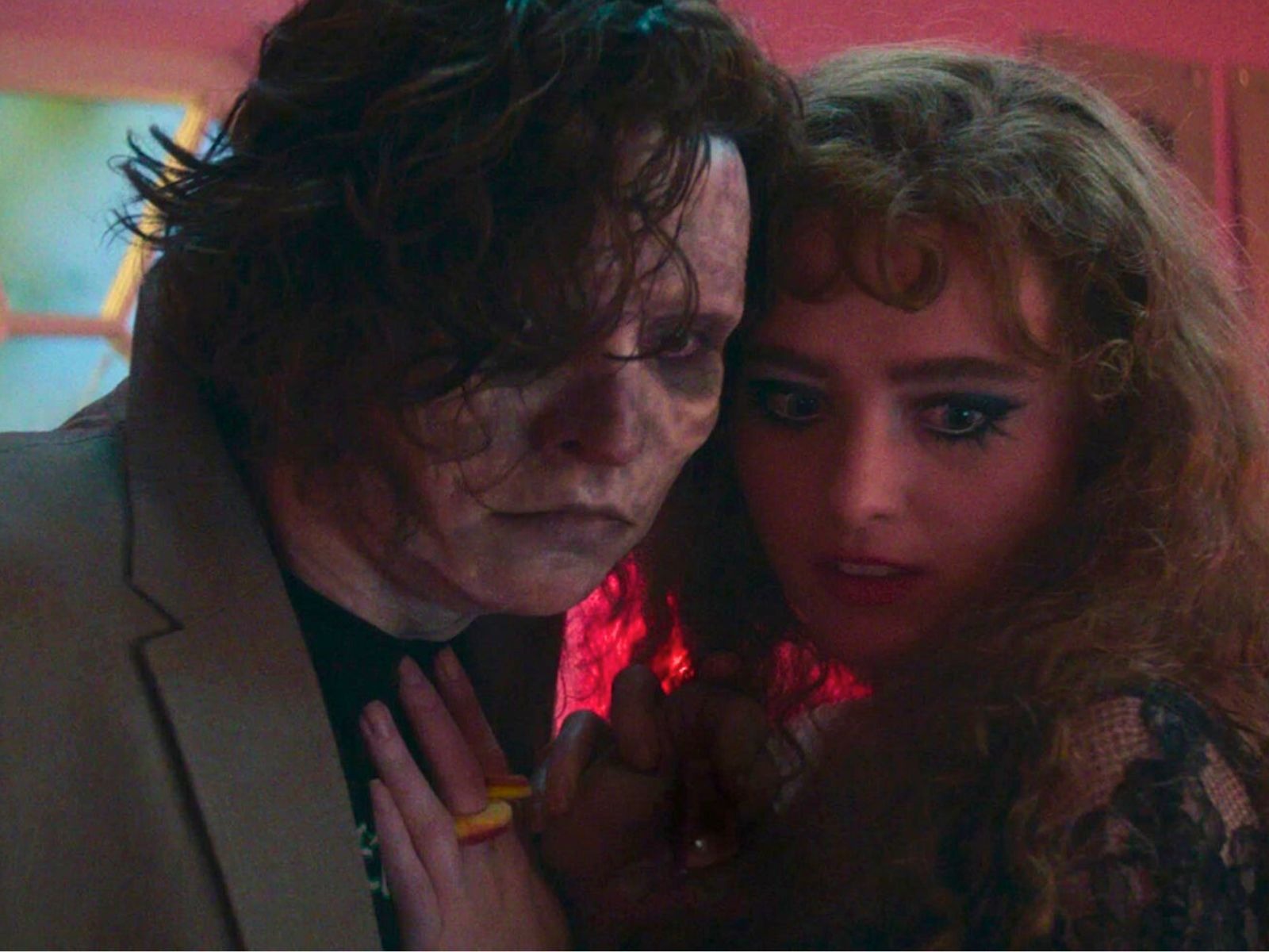 Kathryn Newton y Cole Sprouse son los protagonistas de la película "Lisa Frankenstein" (Foto: Universal Pictures)