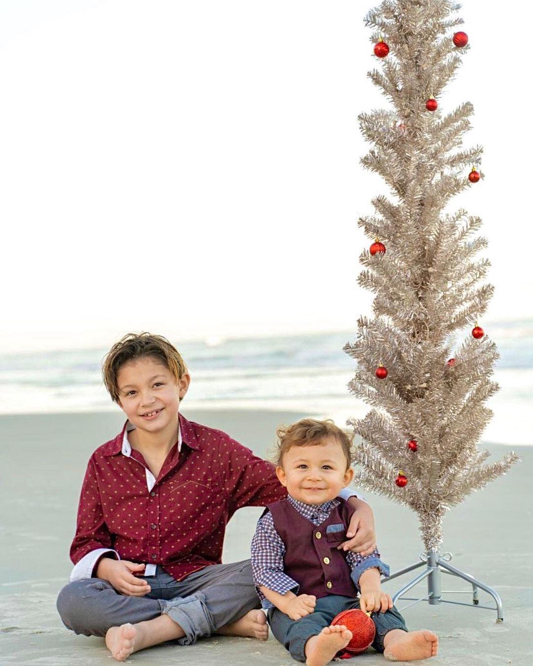 Ellos son los dos hijos de Gustavo Pedraza en una foto tomada en 2020 (Foto: Jenilca / Instagram)