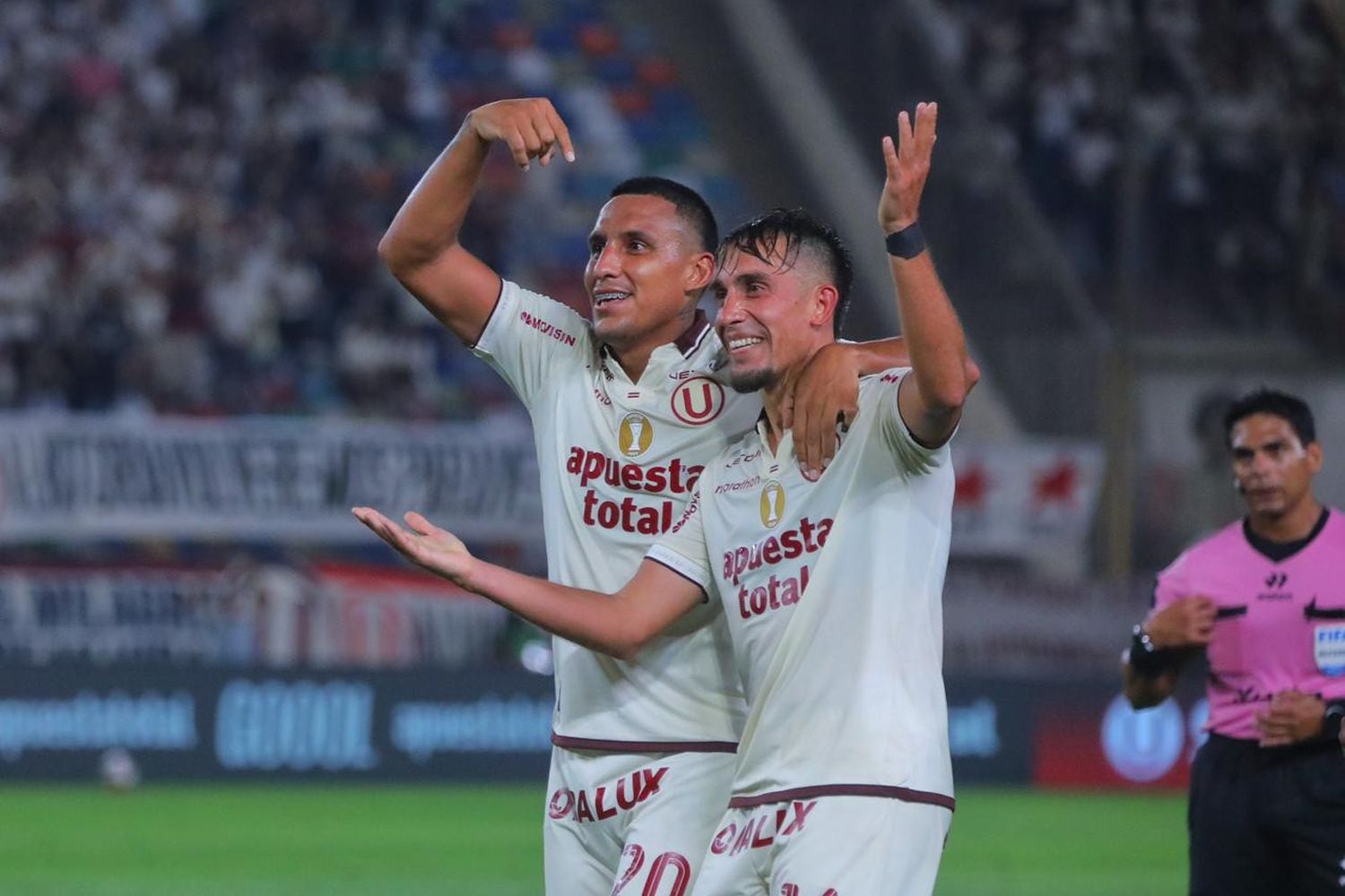 Pérez Guedes anotó el 1-0 y Alex Valera el segundo. El Tunche Rivera cerró la goleada ante la U. de Chile. (Foto: Joel Alonzo/@photo.gec)
