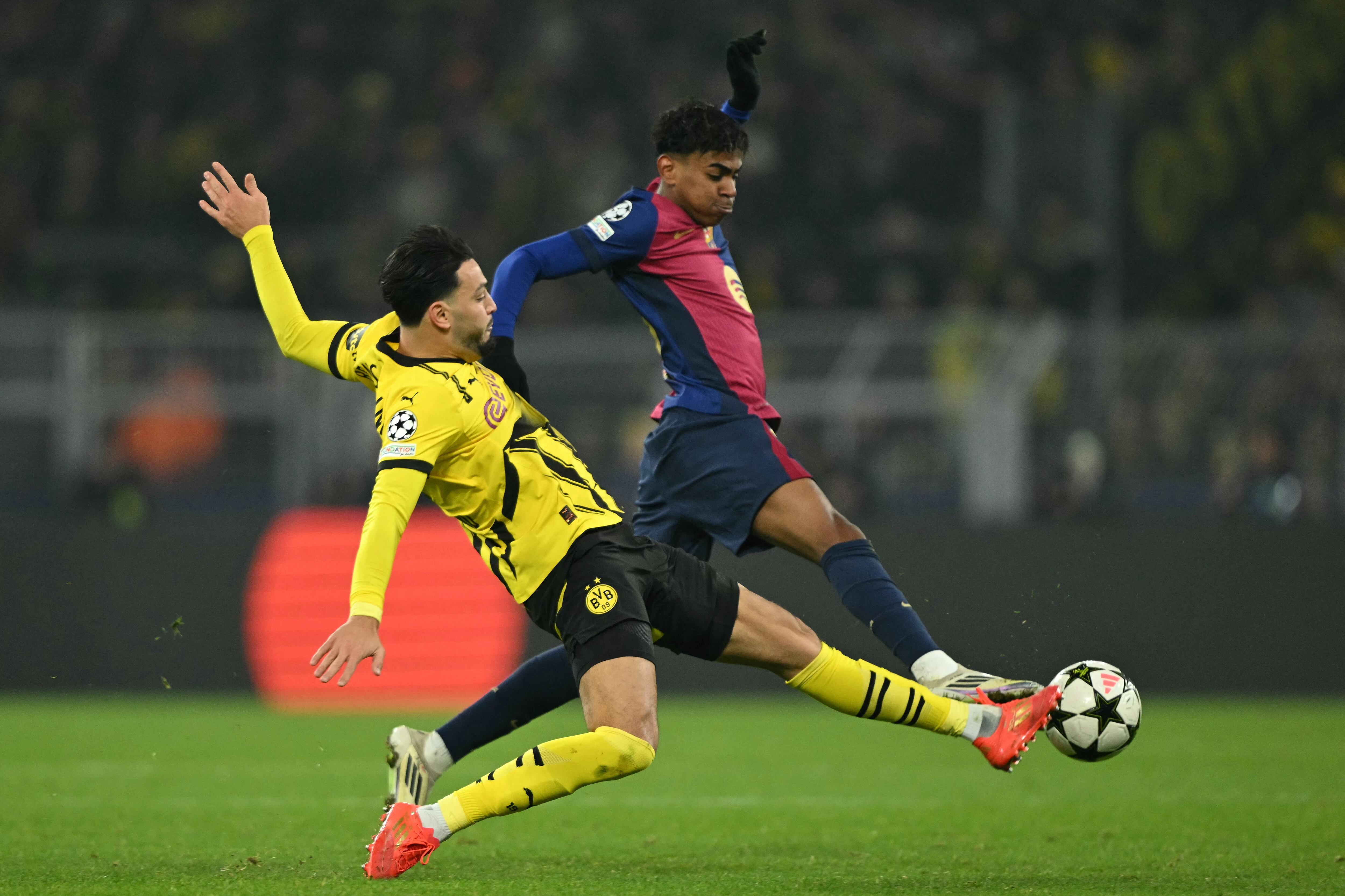 FC Barcelona se enfrenta a Borussia Dortmund en los cuartos de final de la Champions League 2025. No te pierdas este emocionante duelo por un lugar en las semifinales. (Foto: AFP)