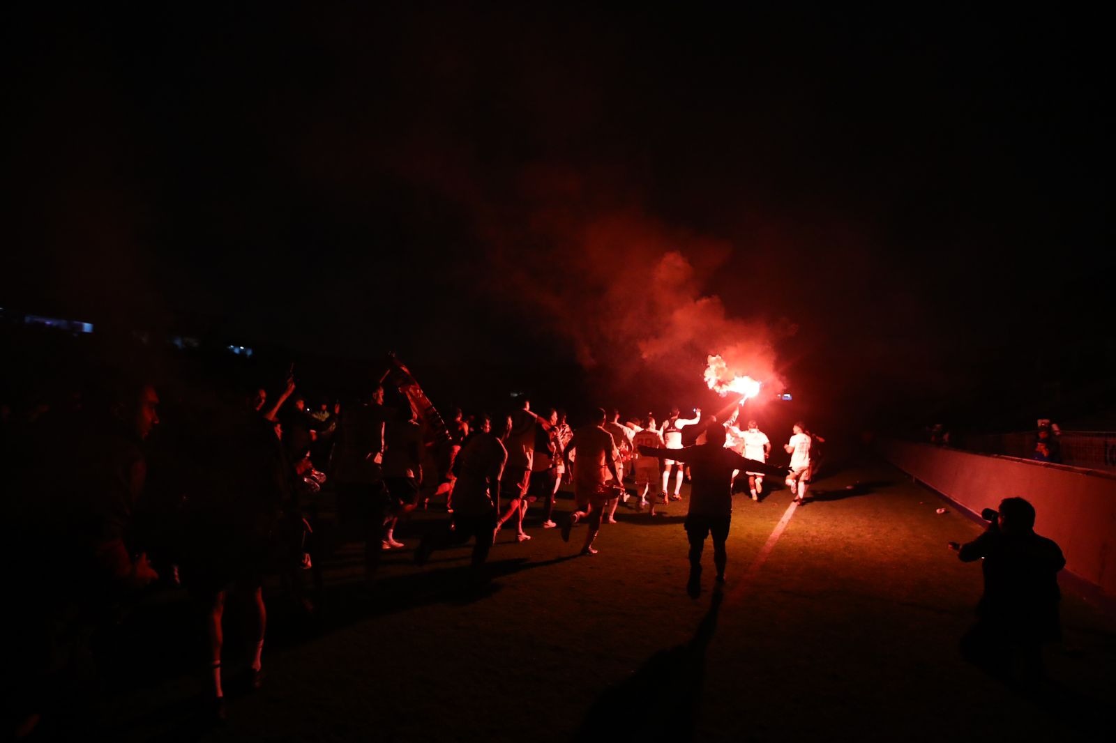 Universitario no pudo levantar el título anoche debido al apagón en Matute. (Foto: Leonardo Fernández / GEC)