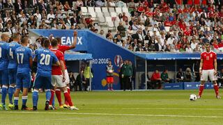 Gareth Bale: Las mejores imágenes del gol histórico para Gales (FOTOS)