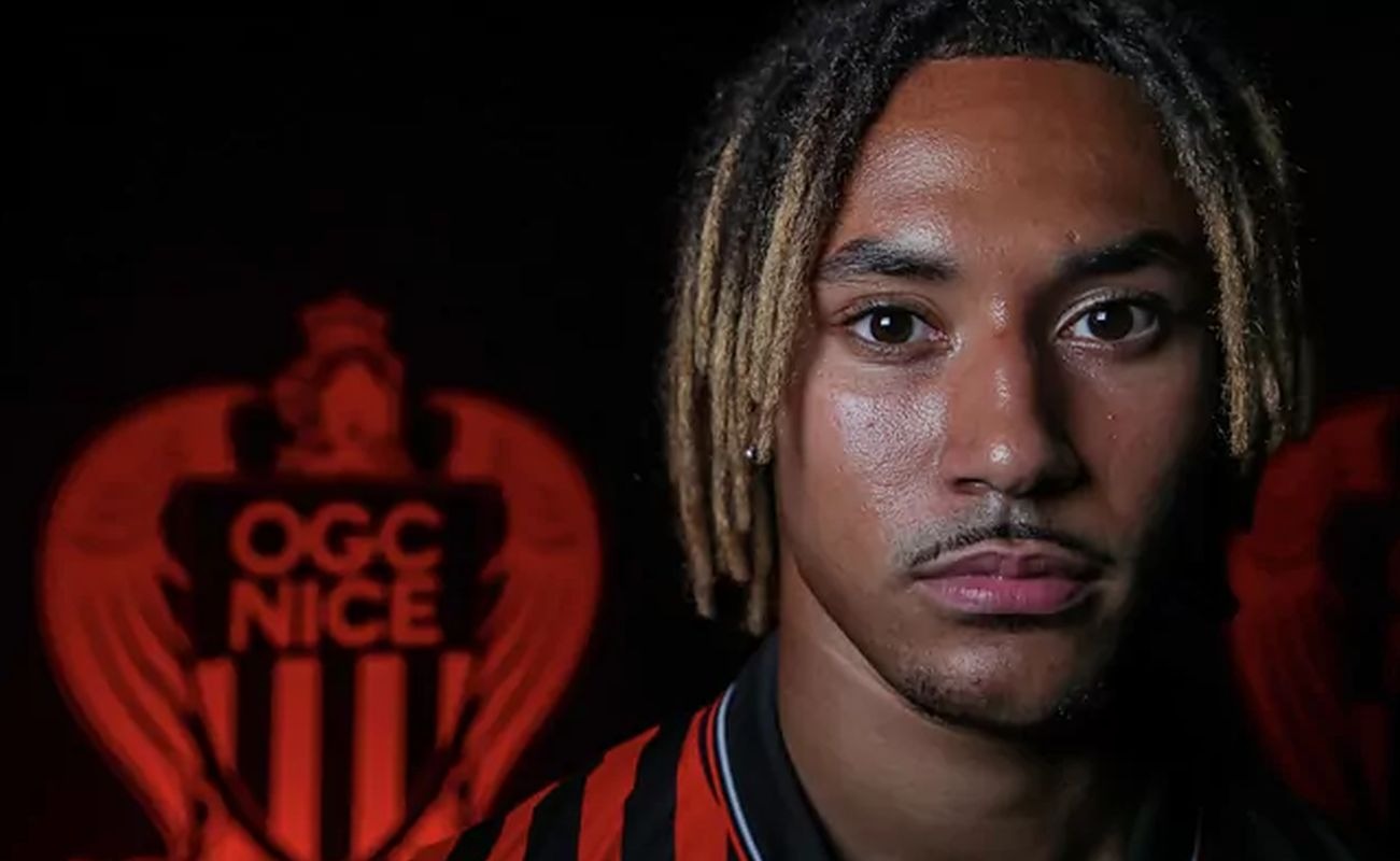 Beka Beka, futbolista del Niza, amenazó con suicidarse desde lo alto de un puente. (Foto: Niza)