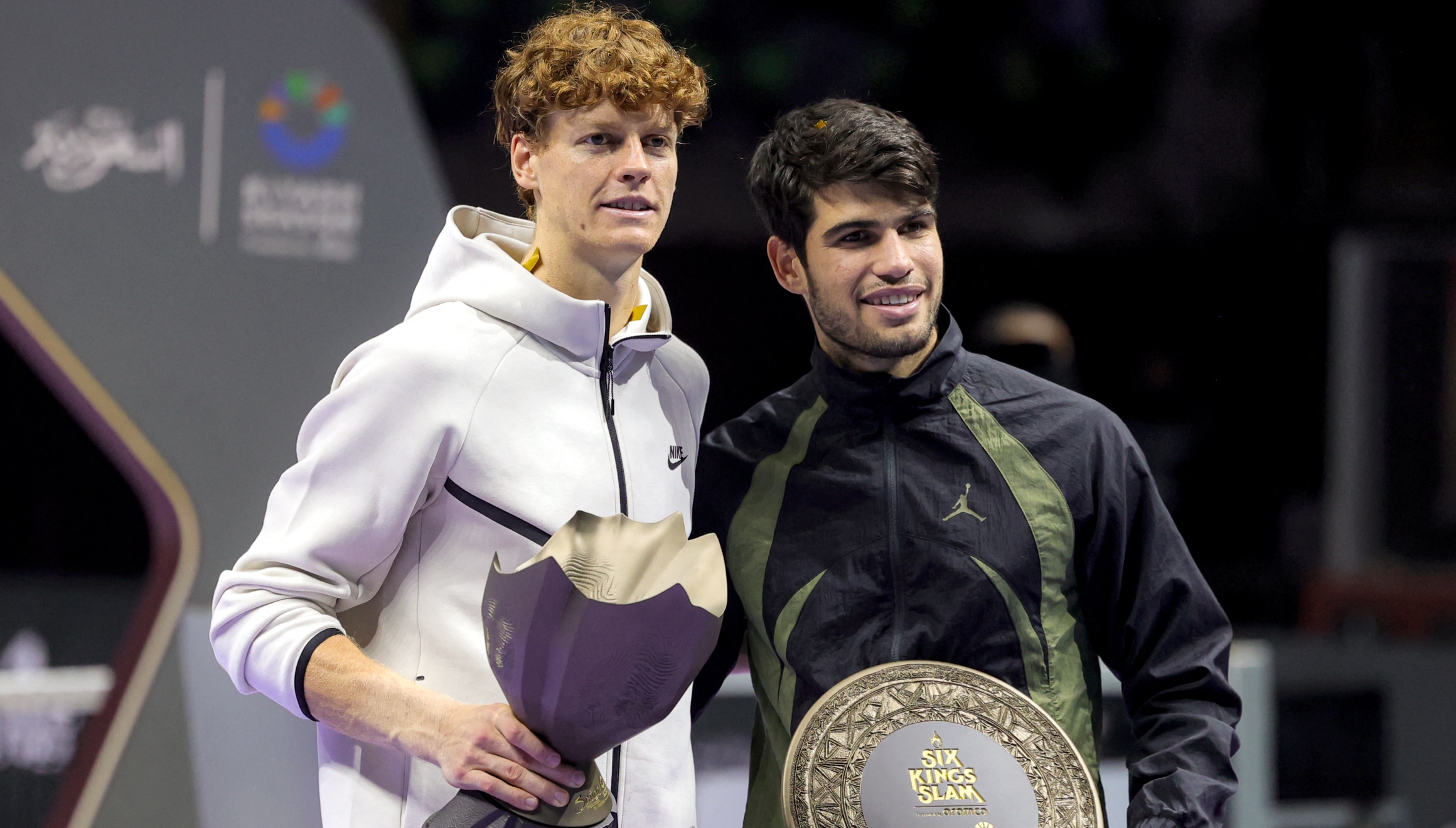 Check the schedules in the US, UK, Canada, Australia, and other countries around the world to watch the 2025 Roland Garros final between Carlos Alcaraz and Yannik Sinner this Sunday, June 8, from Paris. (Photo by Fayez NURELDINE / AFP)