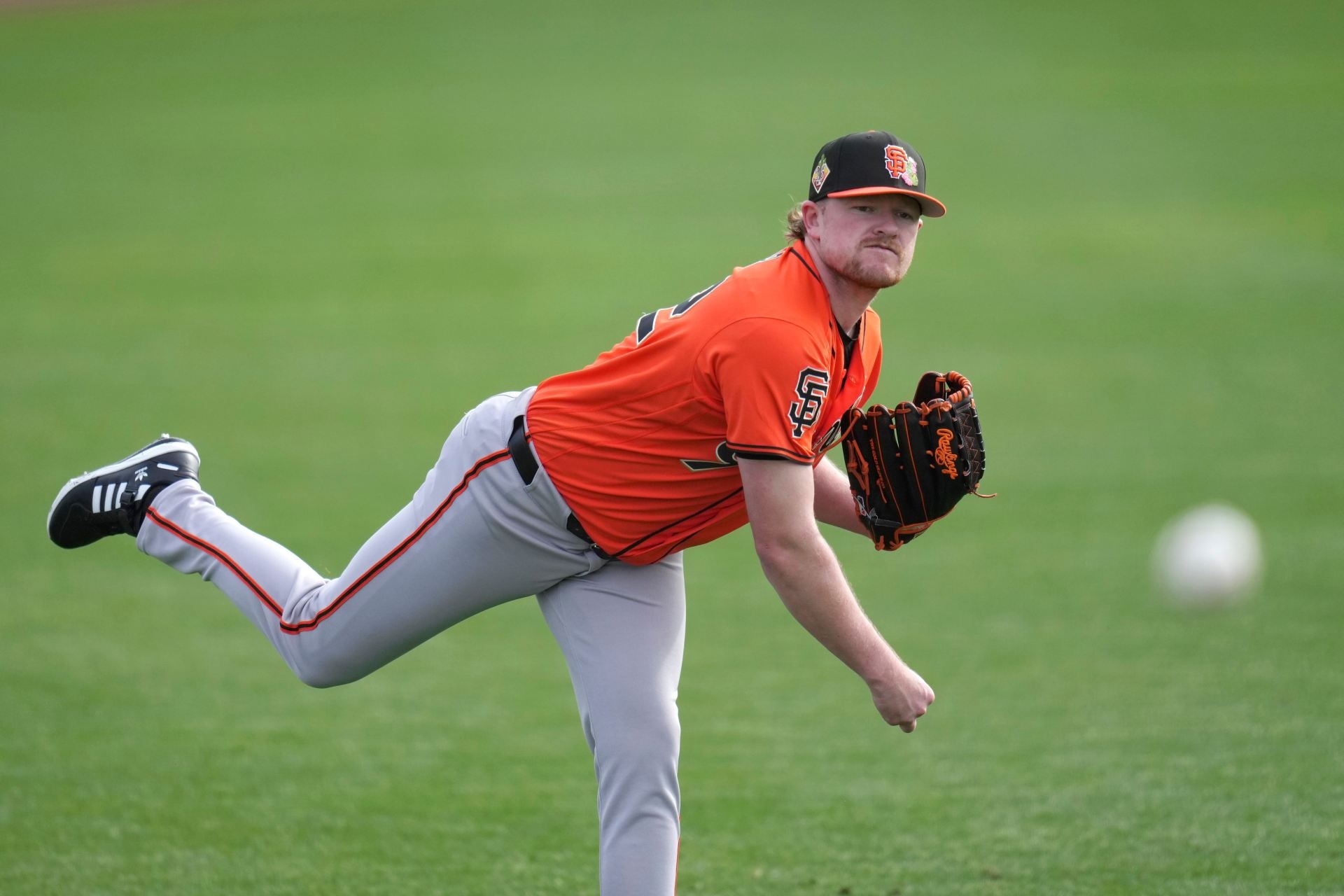 Logan Webb, lanzador de los Gigantes de San Francisco, trabaja durante los entrenamientos de primavera del equipo, el miércoles 11 de febrero de 2026, en Scottsdale, Arizona. (AP Foto/Ross D. Franklin)