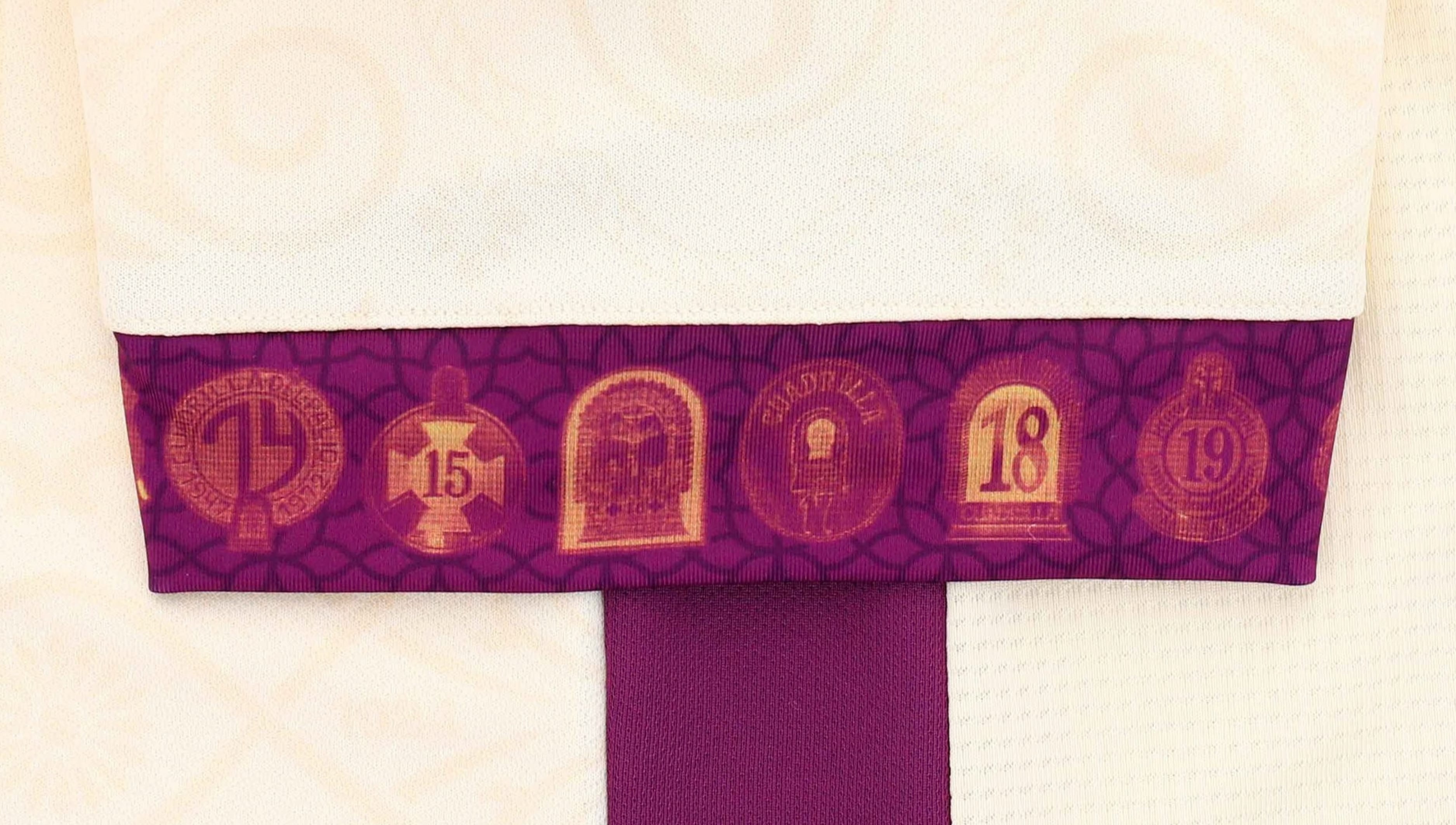 Universitario presentó camiseta en honor al Señor de los Milagros. (Foto: Universitario)