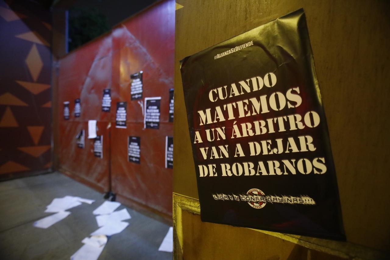 Liga 1: Pegan afiches de amenaza de muerte contra árbitros en puerta de la Videna. (Foto: GEC)