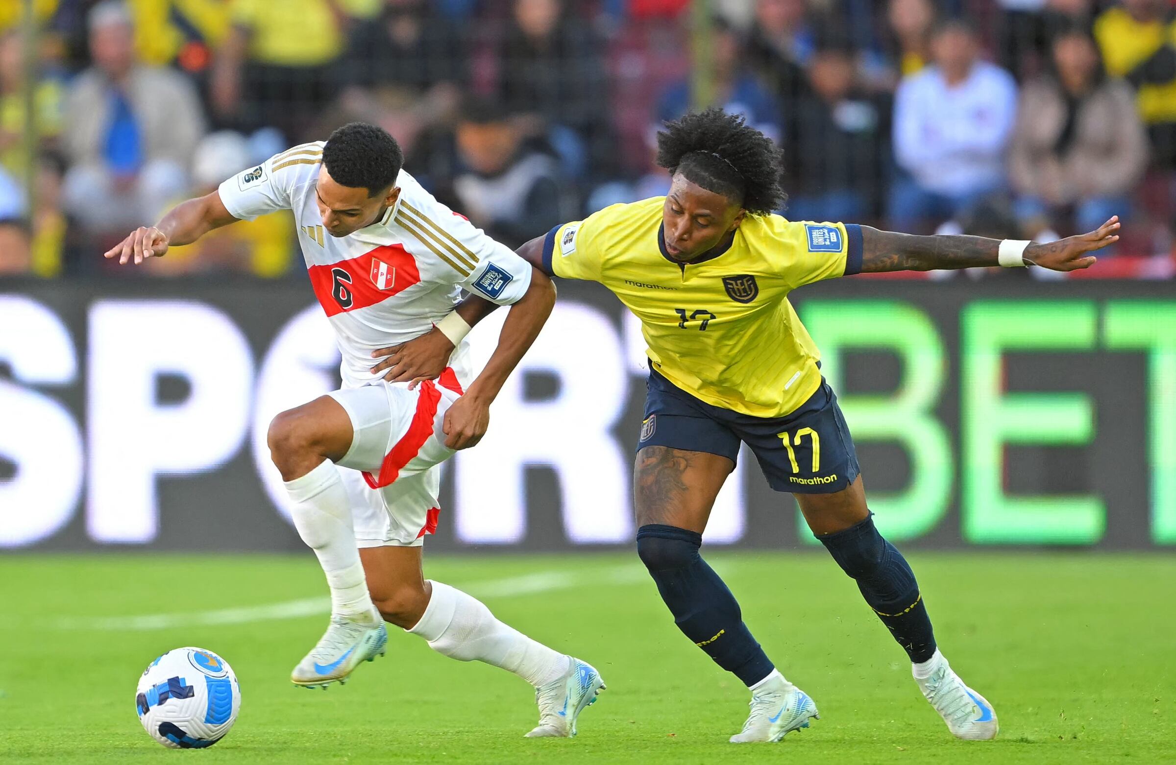 Ecuador vs. Perú: juegan este martes 10 de junio por las Eliminatorias Sudamericanas al Mundial 2026. (Foto: AFP)