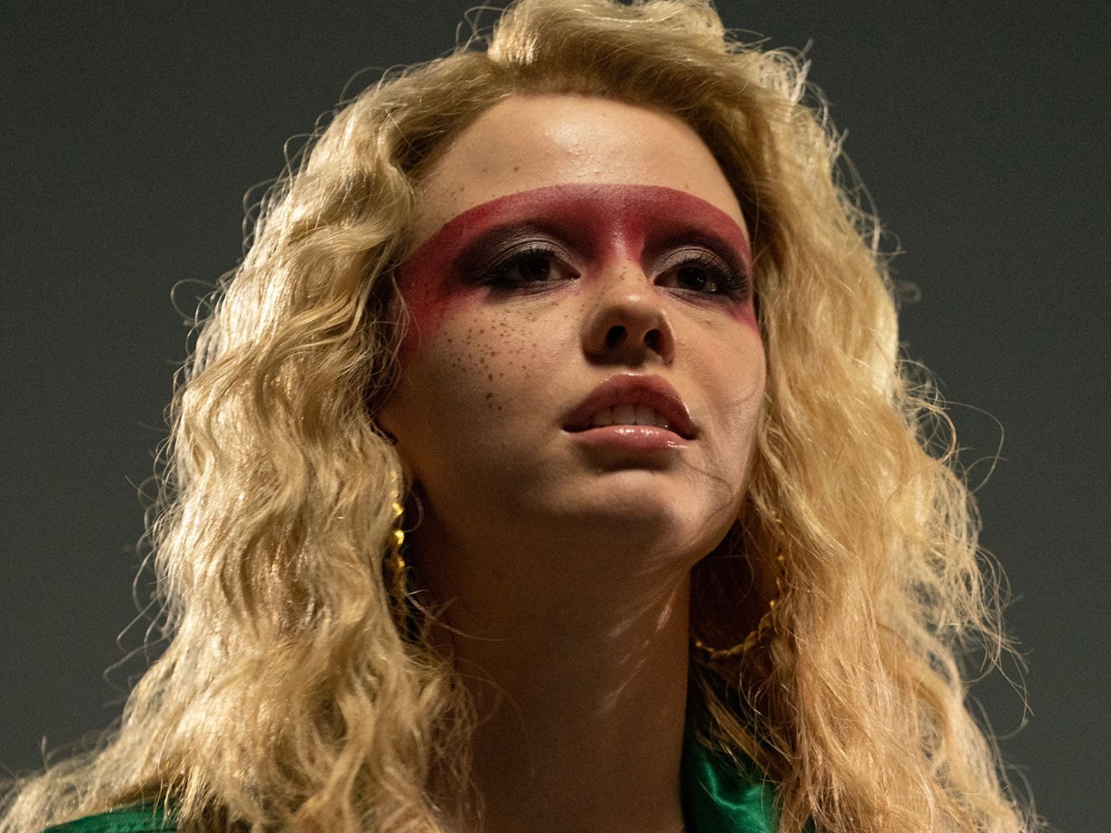 Mia Goth como Maxine Minx en una escena de la película de terror "MaXXXine" (Foto: A24)