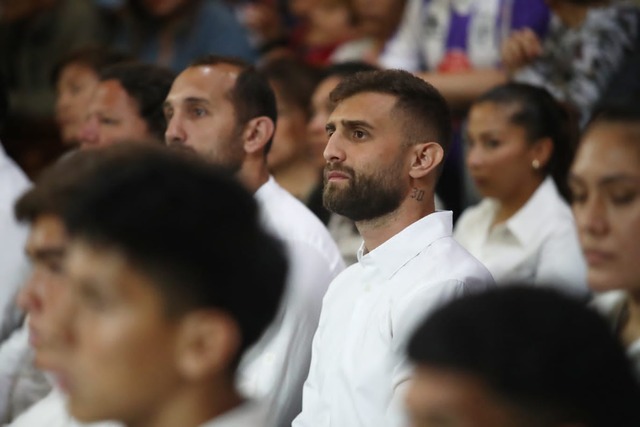 Plantel de Alianza Lima visitó el templo de Las Nazarenas, como parte de la tradición religiosa que tiene el club por el Señor de los Milagros. (Foto: jorge.cerdan/@photo.gec)