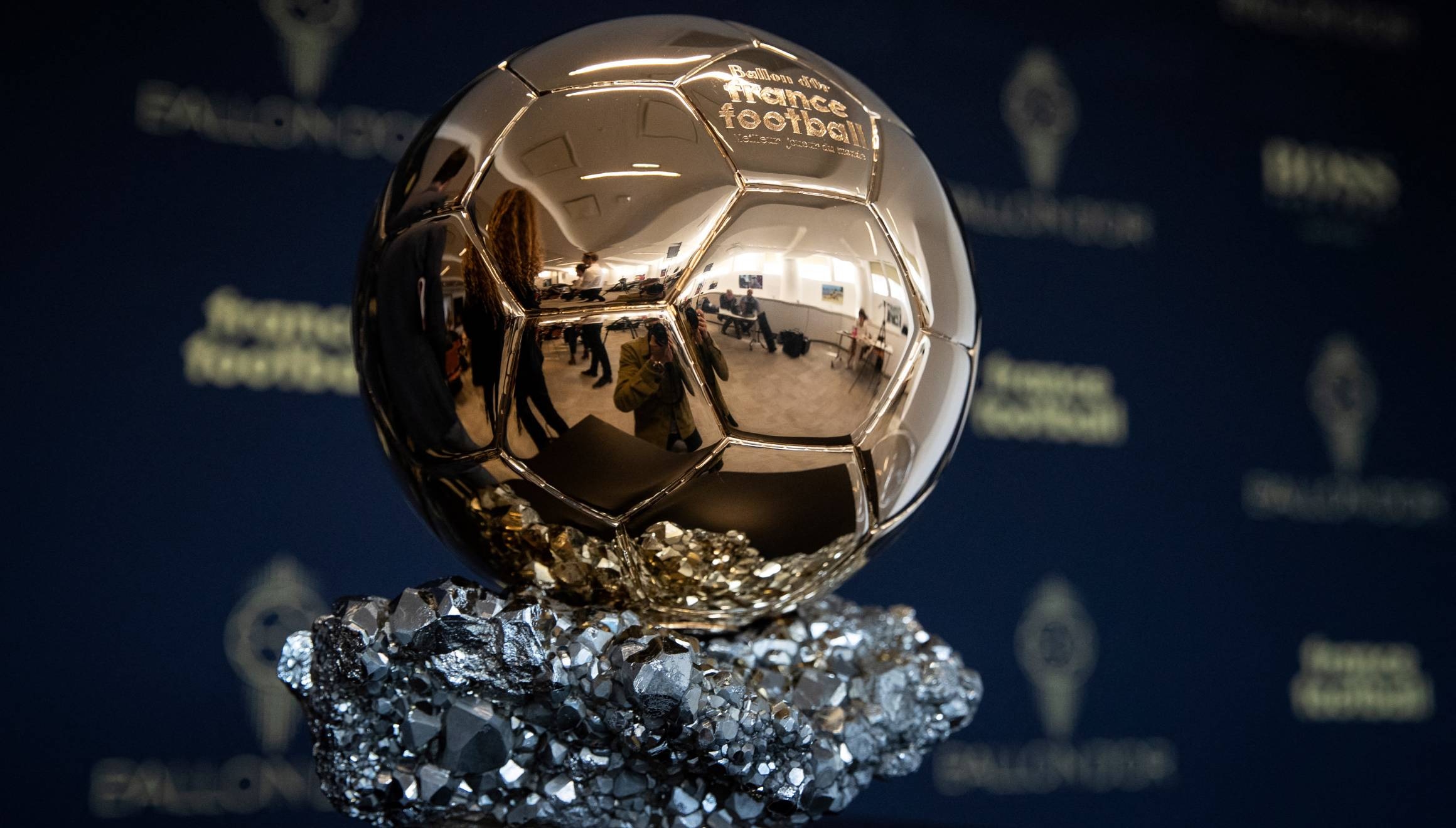 Find out what time the 2025 Ballon d'Or ceremony starts and where to watch it live from the USA, featuring the top football stars of the season. (Foto: AFP)
