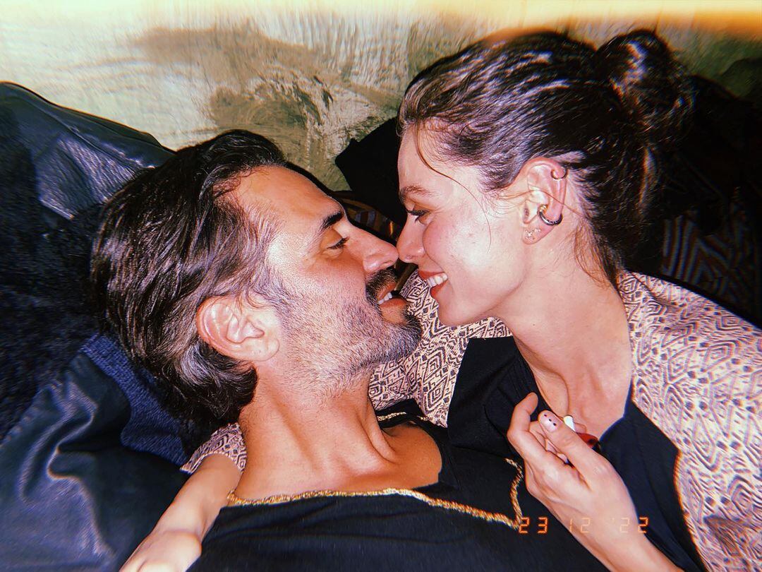 Özge Özpirinçci y Burak Yamanturk se casaron en 2021 (Foto: Özge Özpirinçci / Instagram)