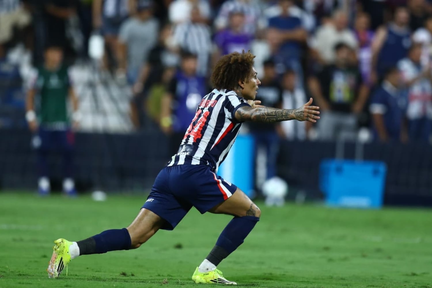 Paolo Guerrero nunca pudo con la férrea defensa de 2 de Mayo. (Crédito: GEC).