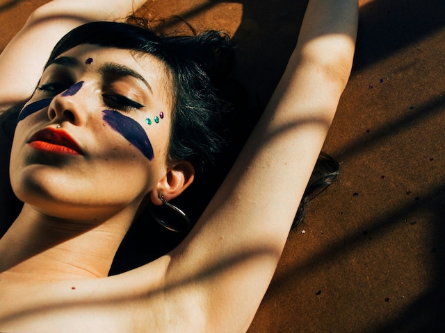 "Cenicienta nunca pidió un príncipe. Pidió una noche libre y un vestido". - Kiera Cass. | Crédito: Foto de Romina Farías en Unsplash / Composición Depor